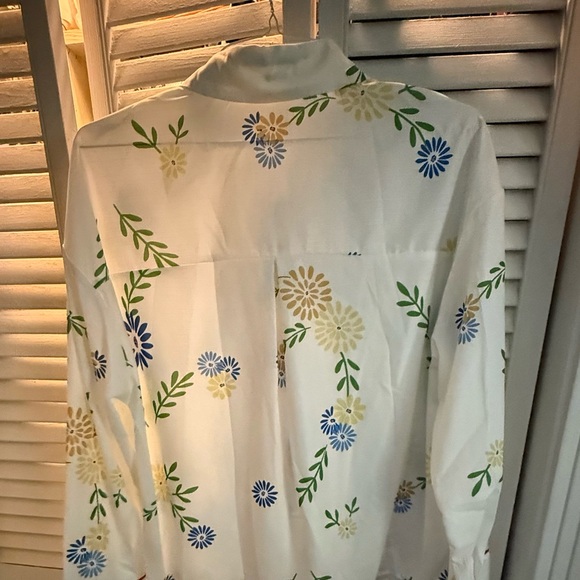 NWOT- SZ L-  White floral Blouse - Picture 3 of 5